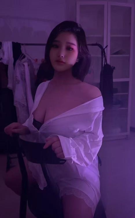 铁西短发大胸妹妹