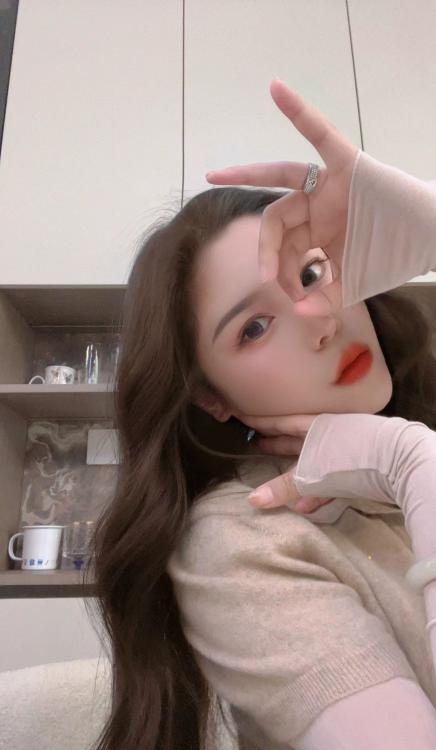 高颜大奶一线天